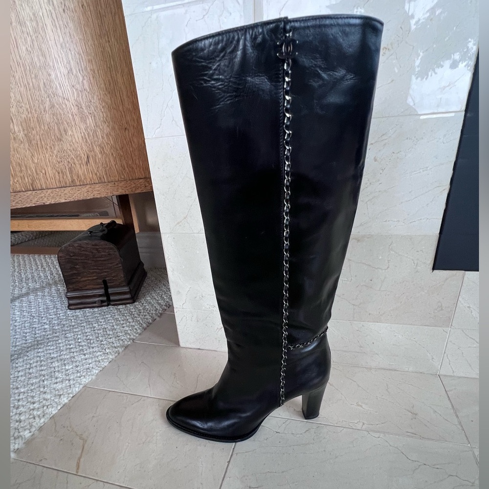 Chanel Black Leather Knee-High Boots with Chain Detail - Picture 14 of 16